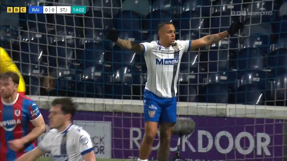 🗣️ "It's comical!" 🎭 Josh Fowler and Sam Stanton won't want to see it again, but you will. The St Johnstone pair somehow fail to open the scoring against Raith Rovers in the Scottish Championship. #BBCFootball
