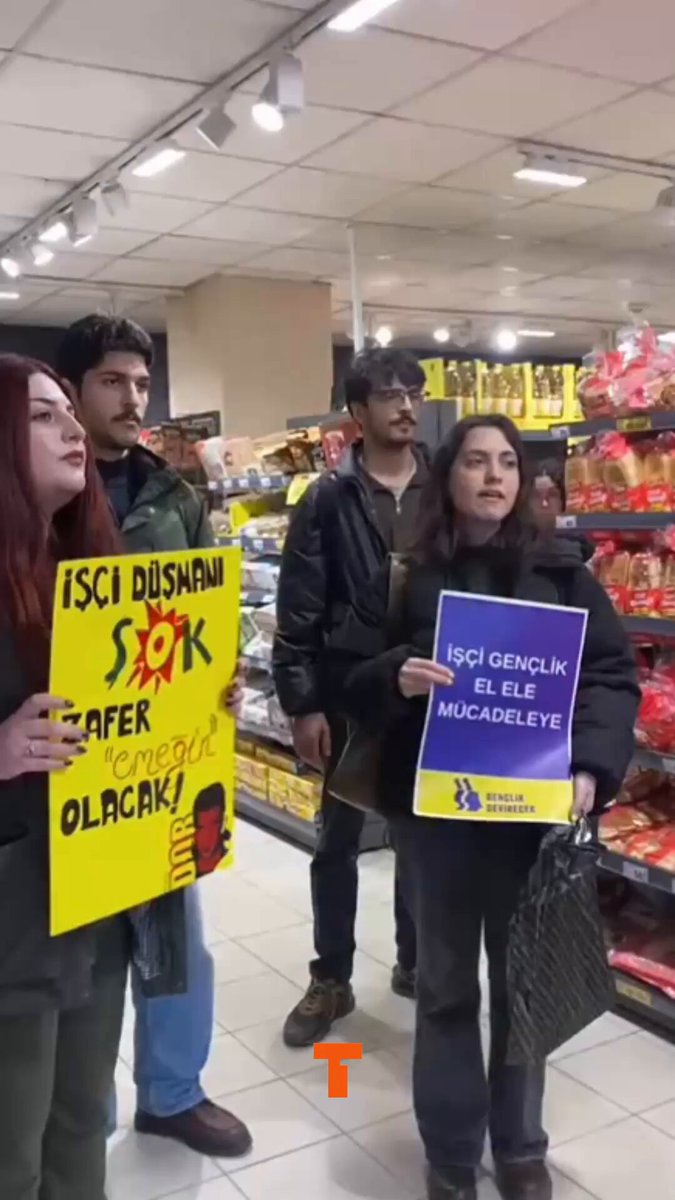 Eleştiriye asla tahammülleri yok! Her hafta ayrı bir skandalla gündeme gelen Şok marketlerin Ege Üniversitesi'ndeki şubesinde hakkını arayan depo işçilerine destek eylemi yapan öğrenciler tepkiyle karşılaştı! İşçilerin sesini duyurmaya çalışılan gençlerin mağaza müdürü ve görevliler tarafından yaka paça dışarı atılmaya çalışıldığı anlar böyle görüntülendi! Şok Marketler
