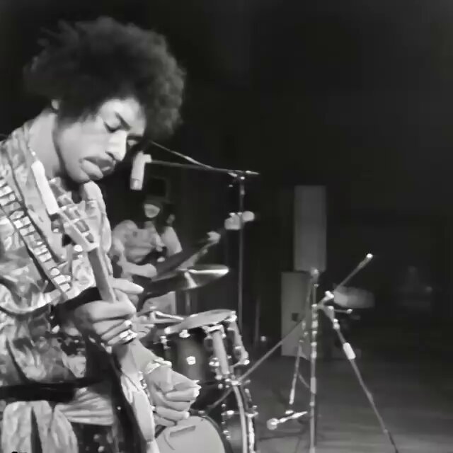 Jimi Hendrix '69. 🎶'Sunshine Of Your Love'