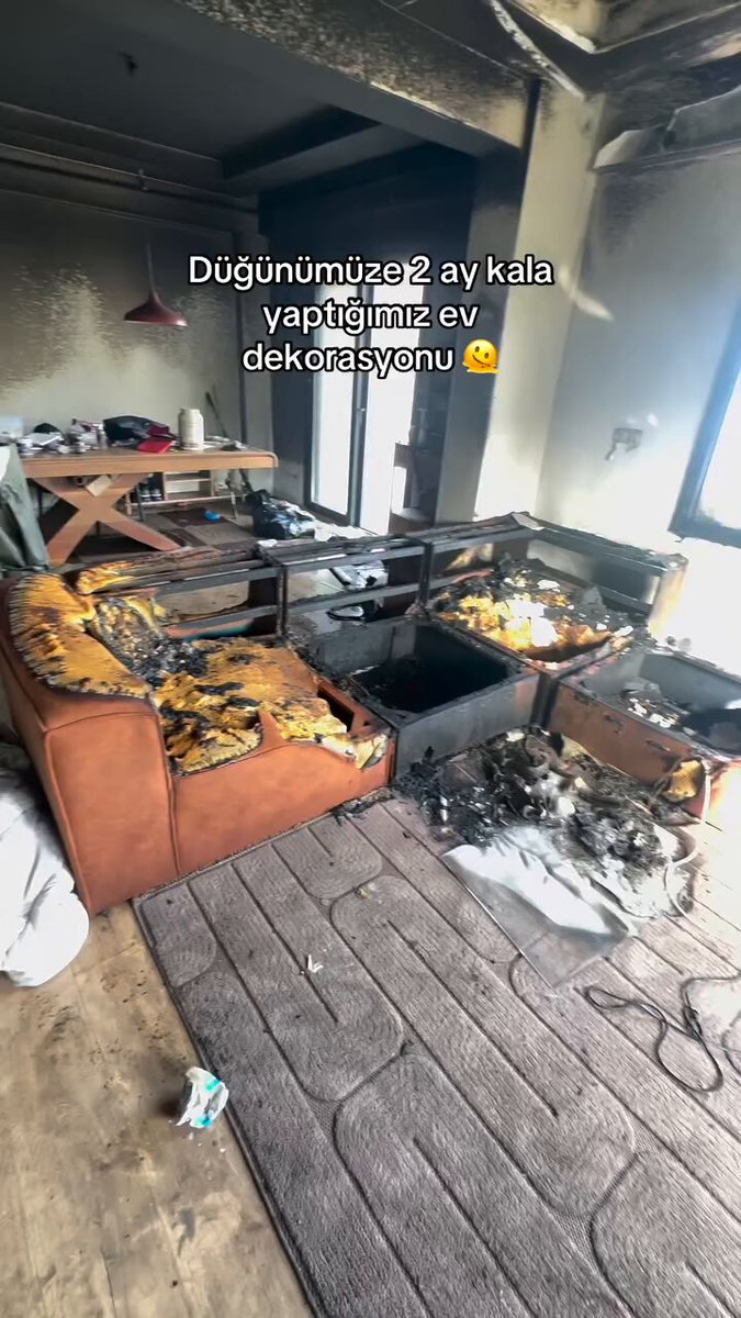 Düğünlerine 2 ay kala evleri yanan çift, evin geldiği son hali paylaştı. 🎥 Ezgi Çolak