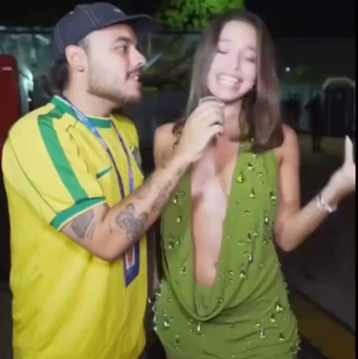 que risa que este fandom se de el tupé de decirle estas cosas a Maria Becerra cuando en paralelo su fav últimamente está arrastrándose para colgarse de cada hit brasilero que sale, después son los primeros en salir a llorar por el hate