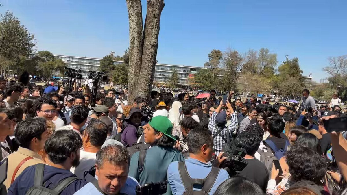 Así CU por la supuesta reunión y carrera de Therians. Muchas personas y medios vinieron a verlos pero no llegó ni uno.