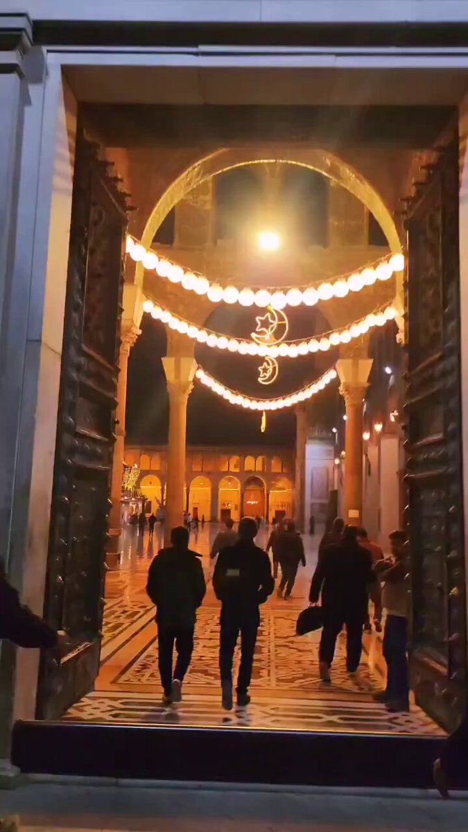 Şam Emevi Camii’nde teravih namazı: güzel ses ve güzel manzara. Rabbim bu ülkeyi korusun!