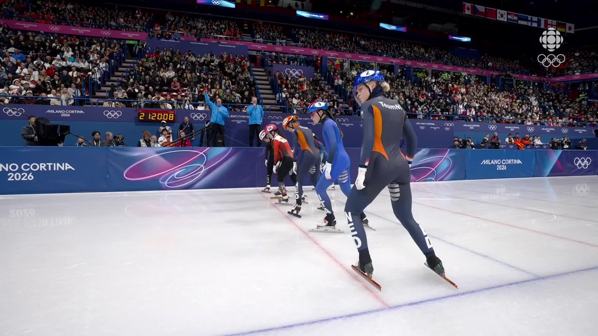 🇮🇹Elisa Confortola, 🇨🇦Courtney Sarault and 🇳🇱Xandra Velzeboer all go down on the same corner because of a giant crack in the ice! APPEAL THIS!! #MilanoCortina2026