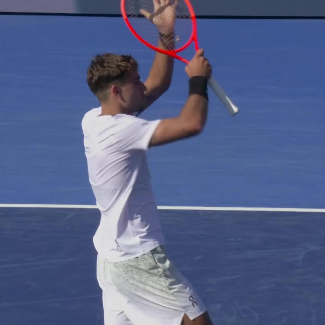 Shaken, not stirred 🤌 Flavio Cobolli fights past a spirited Wong 7-5 6-7 6-2, reaching his first semifinal since July! #DBOpen