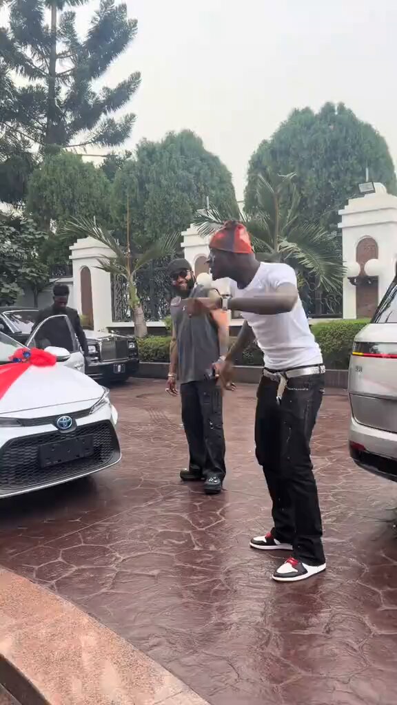 Carterefe sold his car a few months ago to invest in his streaming setup,knowing it could’ve gone completely wrong. Now, just months later, he’s been rewarded with a brand new 2025 Corolla. You can’t make this up 🔥👏🏿