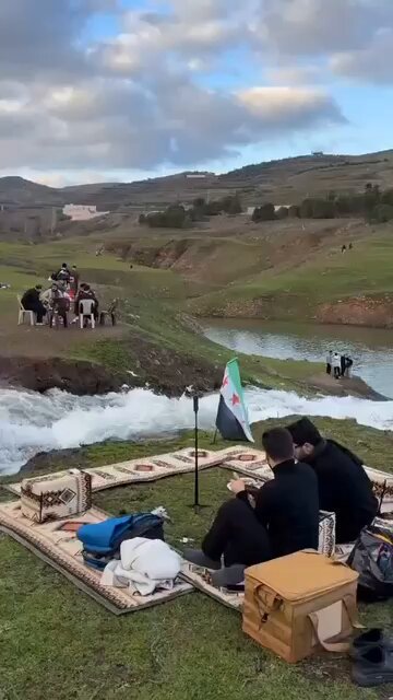 Hafız Esed iktidara geldiğinde Şam’da bir çok su ve dere kurumuştu. Bunu Suriyeliler iyi bilir. Beşşar bereketsizi gitti, yerden gökten bereket fışkırıyor.
