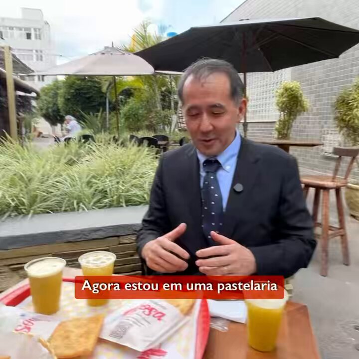 Já havia provado o pastel brasileiro em São Paulo, mas fui apresentado hoje a esta pastelaria tradicional em Brasília. Escolhi o sabor mais vendido: queijo, com caldo de cana. Qual é o favorito de vocês?