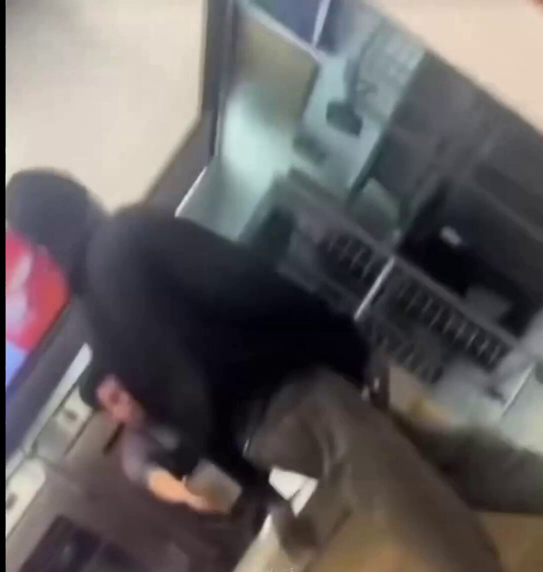 Rapper finds out Little Caesar’s employee is also a amateur boxer working his way up.