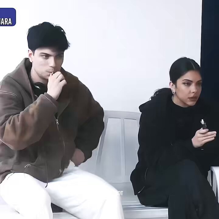 amore se ci fossi stata tu quest’anno avresti DISINTEGRATO quella merda (insieme ad antonia)💜 #amici25