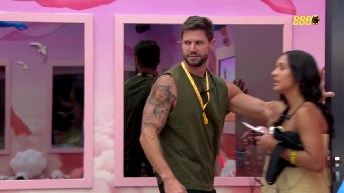 Maxiane: "Ana Paula tá puta da vida, ela quer que eu lave o banheiro hoje (...) Ela tá puta que eu to me embelezando e ela tá lavando o banheiro." #BBB26
