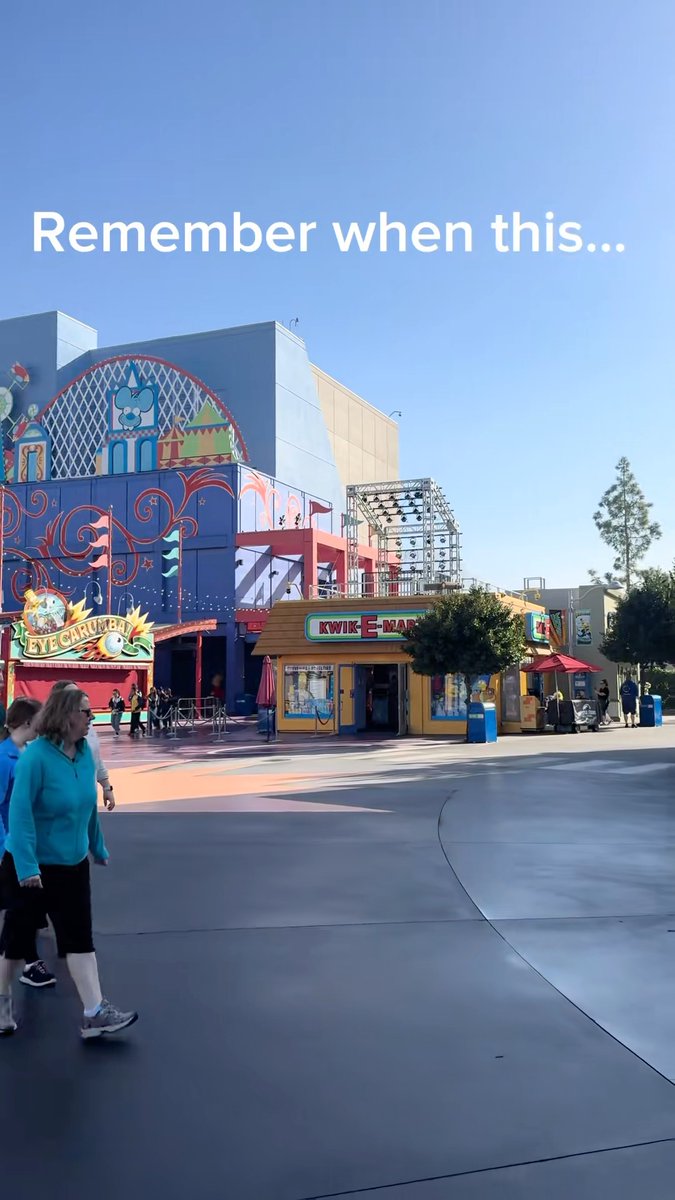 Who else misses the Back to the Future ride? (video: dannymartinez4117 on TikTok) #myfandom #backtothefuture #universalstudioshollywood