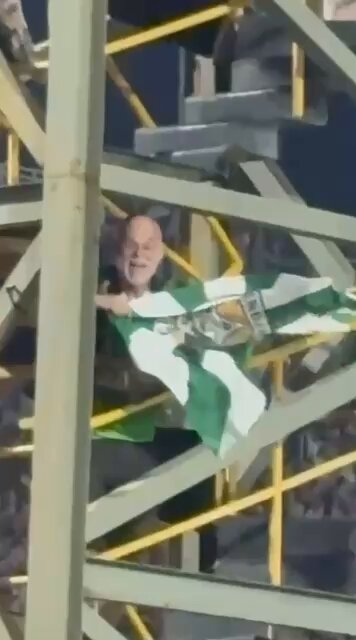 CARTA ABERTA: Obrigado a todos pelos “convites” e ofertas de “cachês milionários”, mas meu “contrato” é vitalício com a minha Mocidade Independente, dali não saio, dali ninguém me tira. Eu te amo, Mocinhaaaaaaa! 💚💚💚💚💚 Mocidade Independente