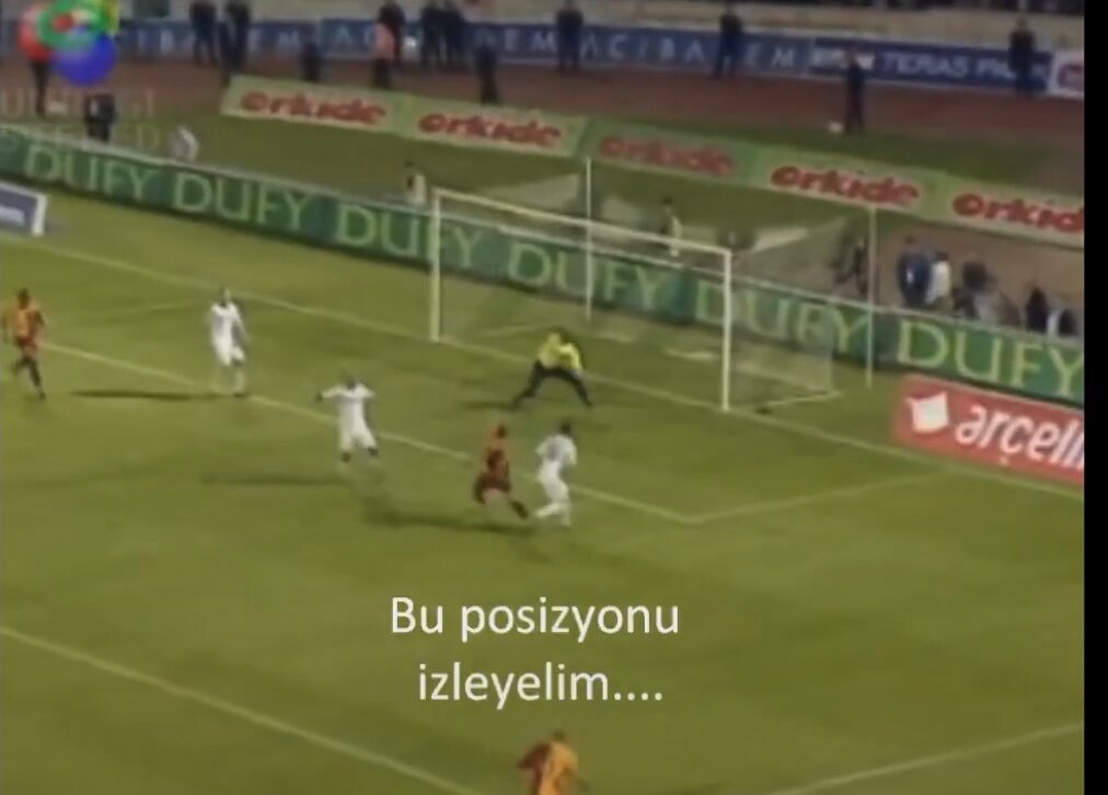 Bünyamin maç yorumluyor şimdi 😂 Bu penaltıya her korner atışında penaltı verilmesi gerekirdi. Bir tane haklarıyla kazandıkları maç yok.
