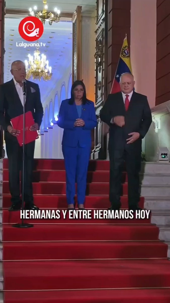 🚨 Observen con atención los gestos de Diosdado. ¿Lenguaje corporal de seguridad… o de nerviosismo? 🤔 ¿Hay algún experto en comunicación no verbal que pueda analizar bien su actitud y explicarnos qué refleja realmente?