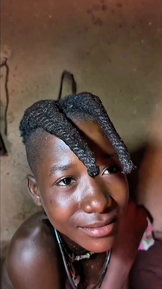 Long before modern beauty trends, African hairstyles were used to communicate identity, status, and culture. They serve as symbols of pride and creativity.