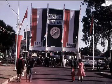 1966 Suid-Afrikaanse Republiekfees. Let op na die aantal lugmag vliegtuie. Ons ou lugmag van 60 jaar terug so ons huidige verskoning van 'n lugmag binne minute uitgehaal het. Feit.