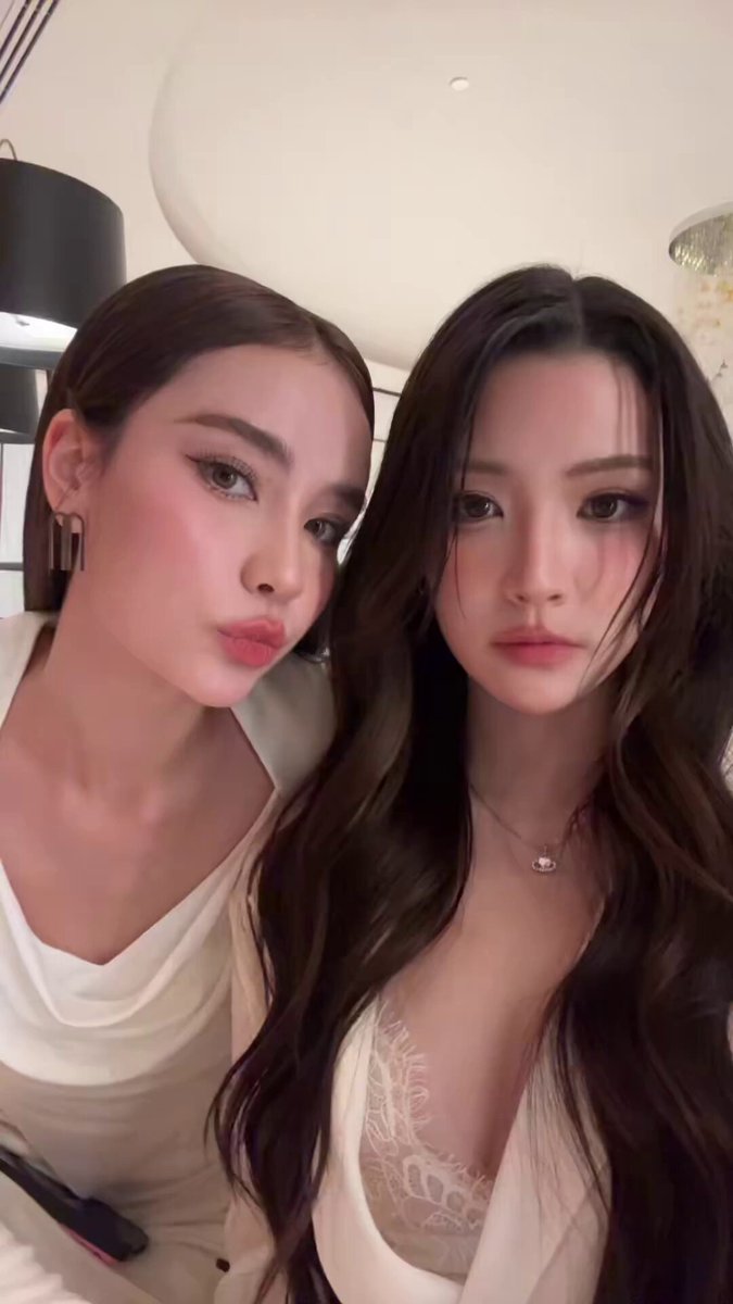 not besties, not sisters anyway 😏