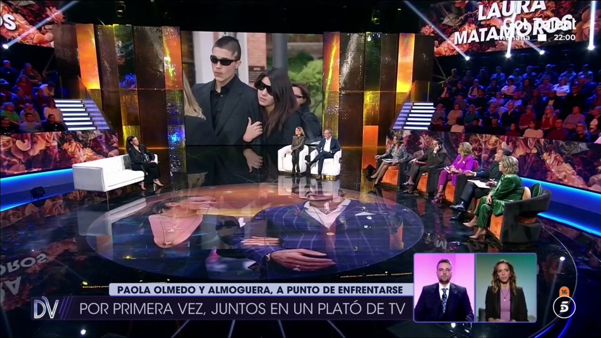 Si Laura recula solo hay un motivo: "Kiko Matamoros". Recordemos que Carlo es hijo de de Mar Flores y sobrino de Marian Flores, ex mujer de Kiko. Si todos se tiran al cuello de Carlo, los Matamoros no se van a ir de rositas. Laura lo sabe. #DeViernes
