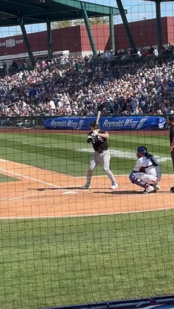 Bases loaded for Munetaka. Gives it a ride to center where Team Japan teammate Seiya Suzuki loses it in the sun.
