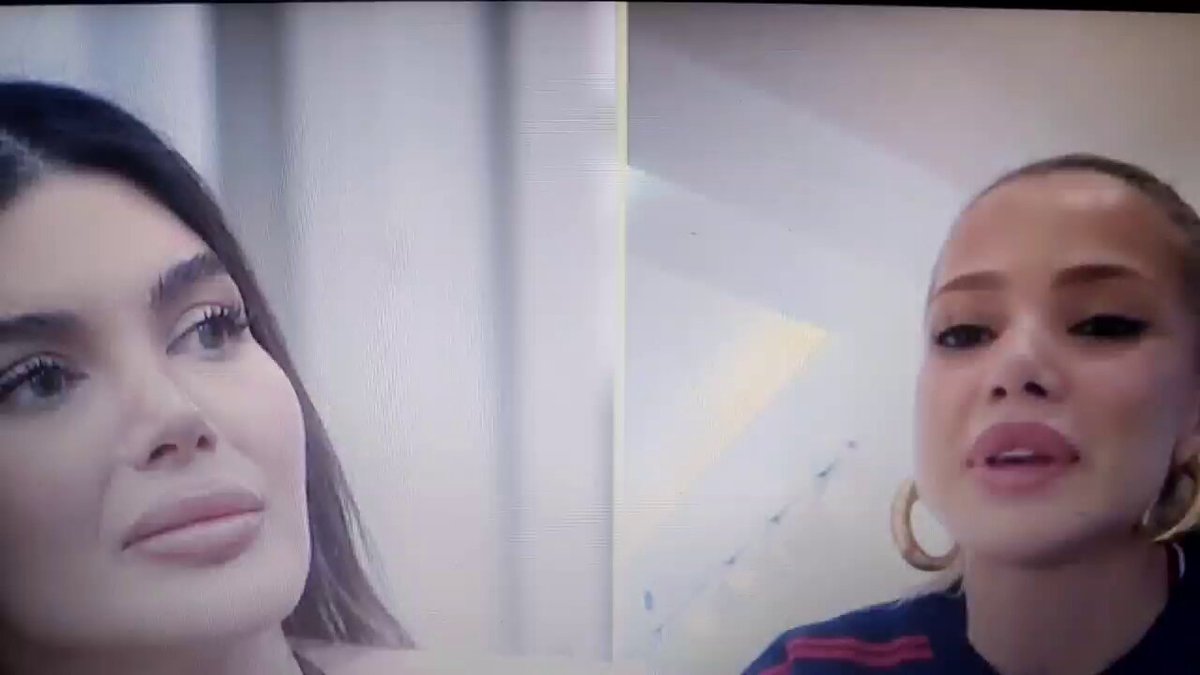 Onca zaman mağduriyet kasan Belis'in patlama anı dersek.. Elisa karşısnda titremş ayrıca Barışı istemyorum diye bize söylemşti diynce yalan diyenlre kadının Fatihten etkilenyorum beni çağırsn diye aracı yolladığınn patlaması şoku.. Sadece edit beğenmştn hani yalancı #kismetseolur