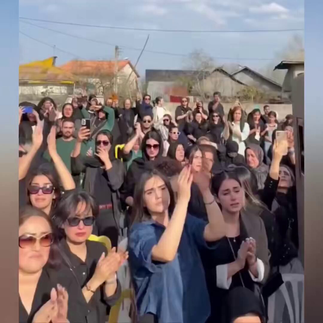 می شود ۱۰ تز دکترای جامعه شناسی نوشت در مورد اینکه چطور یک ملتی در عزا چنین به رقص درآمد.