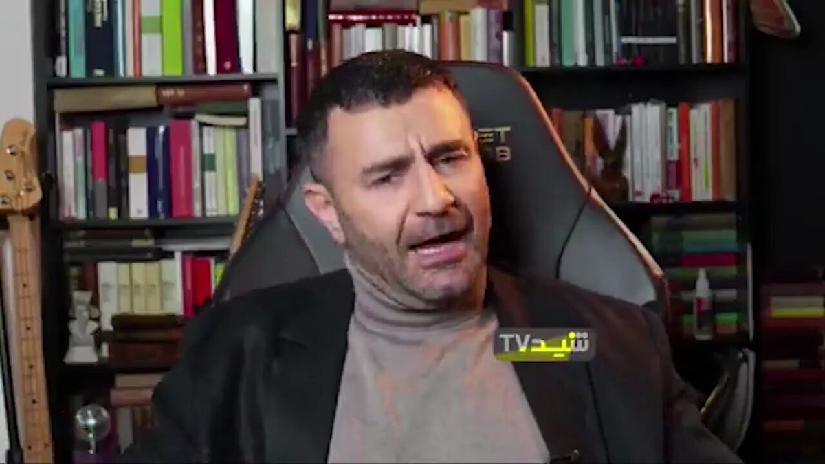 جوجه فاشیست میگه: کل ایران پادشاهیخواه و پهلویچی شده! میگه: هر کس غیر از این رو گفت باید زد توی دهنش! #نه_شاه_نه_شیخ #از_دموکراسی_بگو
