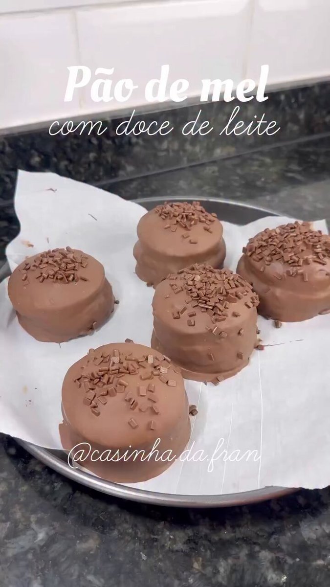 PÃO DE MEL COM DOCE DE LEITE