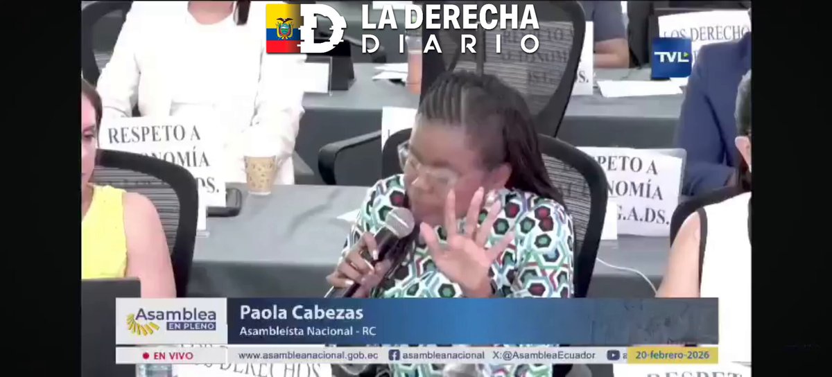 🚨🇪🇨 | LES ENCANTA QUEDAR EN RIDÍCULO: La asambleísta correísta Paola Cabezas reclamó por hacer la sesión en Samborondón y no en Quito. Olsen la despachó: "Remítase al punto, que viva Guayaquil". Al final, la RC volvió a salir derrotada con la aprobación de la reforma COOTAD.