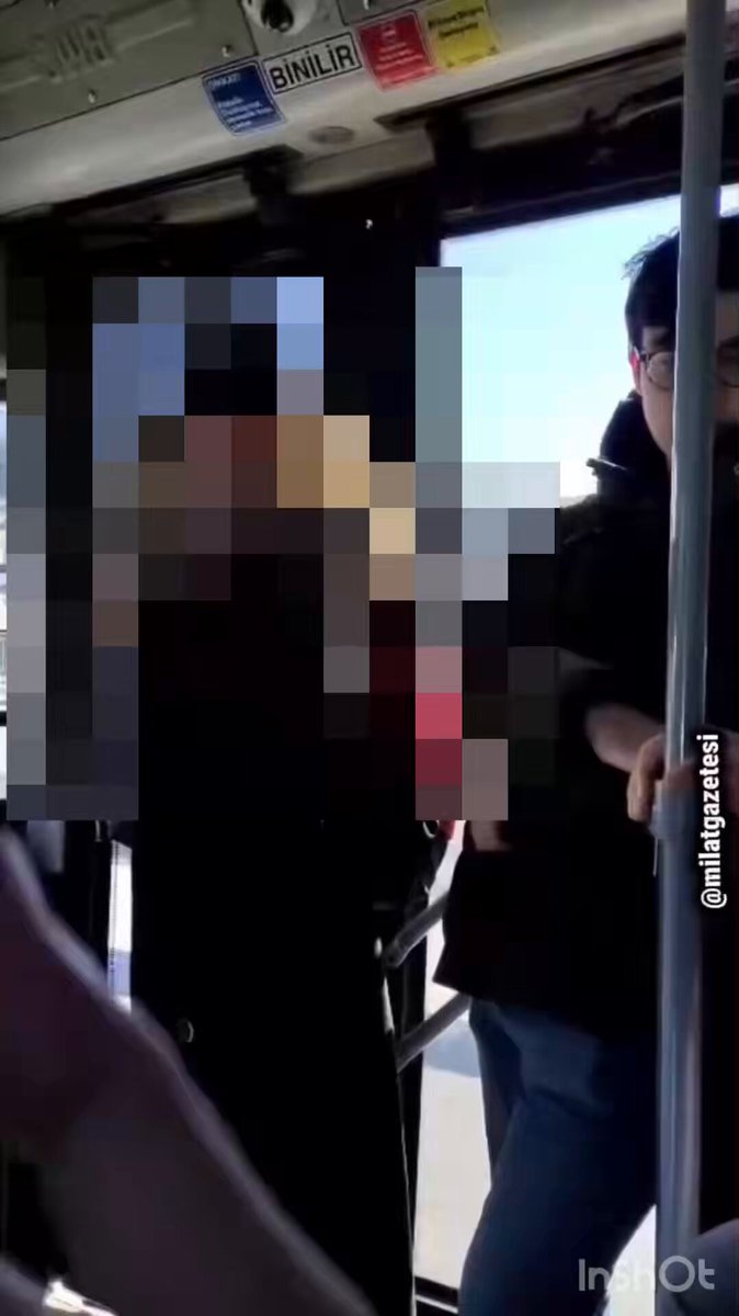 Hakim-Savcıların; kanun ihlal etme özgürlüğü olduğun zannedenbir kesim var… Vatandaşı tehdit ederken; ‼️ “Ben savcıyım, polisler benim emrimde” sözleri korkuttuğunu mu düşünüyor… ‼️“Aç kafanı hava alsın”; beynin oksijen ihtiyacını kafa derisinden sağladığını düşünen bir zihnin savcının da suç işleme özgürlüğüne sahip olduğunu düşünmesi normal… Kimse köpeklerinize katlanmak zorunda değil ve vatandaş artık buna ses çıkartmaya, hakkının ihlal edilmesini engellemeye başladı… Köpek sahibi olmak, başıboş köpek kutsaması yapmak üstünlük, haklılık, iyi insan kriteri olmaktan çıkıyor… Özetle; halkımız uyanıyor…