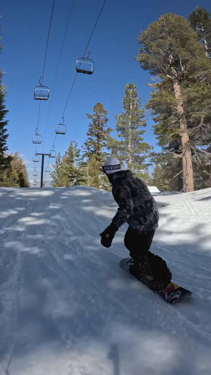 pure magic on a freshly groomed run 🔥⛷️❄️
