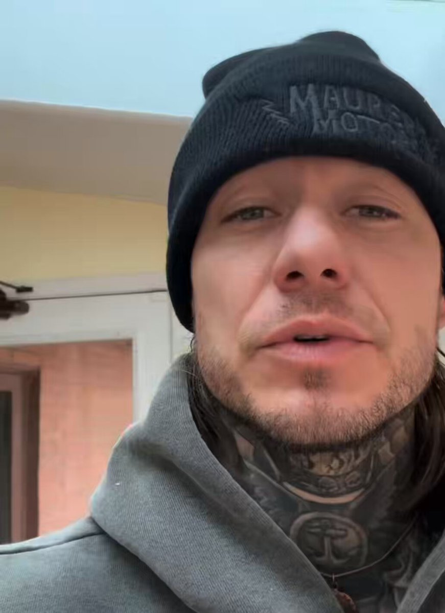 4 years ago, he was told he had 3 months to live. Casey West Marine Corps Veteran, battling terminal brain cancer, and the VA isn’t helping. They won’t even pay for brain scans. It’s not supposed to be this way. You’re not supposed to fight for your country, get sick from doing it, and then not receive the care promised. He worked on, and flew in helicopters, and was exposed to toxic chemicals, that is believe to have resulted in 5 tumors in his brain. He’s a father of two girls, one of them a newborn. This country owes him a debt of gratitude, and care. The go fund me 🔗 is in the comments 👇🏼. If you can’t share, please remember that reposts are free 🫶🏼