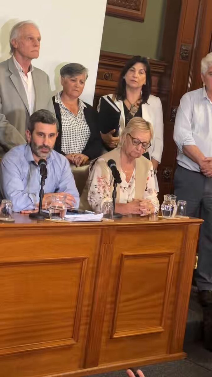 Tenemos chatarra en Galicia y este fue un negocio ruinoso, dijo Caggiani del fa sobre la frustrada contratación de la construcción de las patrullas oceánicas con el astillero español Cardama. Frente Amplio y la coalición opositora acordaron que, finalmente, no habrá dos comisiones investigadoras sobre el caso Cardama, sino una, bicameral, y en donde estarán todos los partidos políticos representados.
