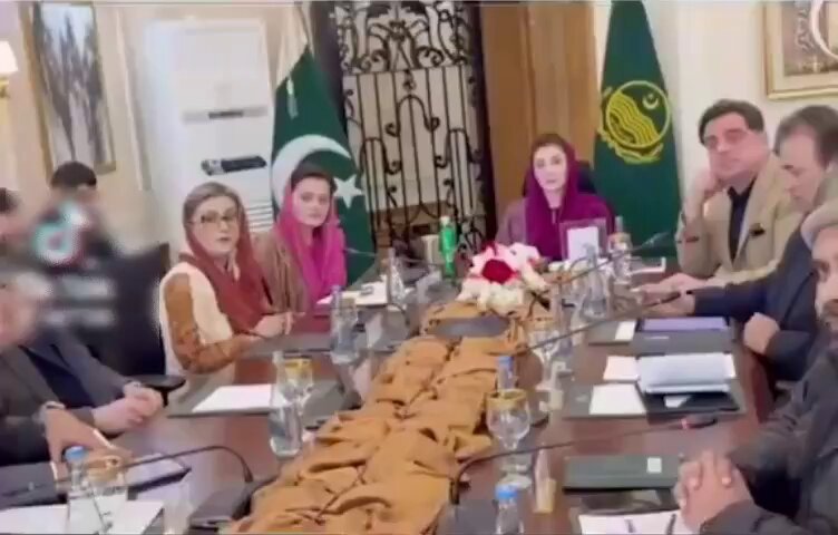 جعلی وزیراعلی کا تعصب دیکھیں!! شیر شاہ سوری کا مجسمہ ہٹایا کیوںکہ شیر شاہ سوری غیر پنجابی تھے!! نوجوان نے حرام وزیراعلی کو آئنہ دکھایا! عاصم منیر نے پنجاب پر کنجروں کو مسلط کیا!