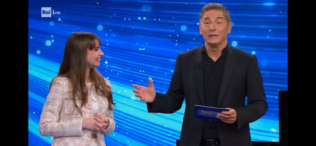 In che senso IN CHE SENSO l’attrice di Buen Camino è Ester di Don Matteo IN CHE SENSOOOOOO IL TEMPO NON ESISTE