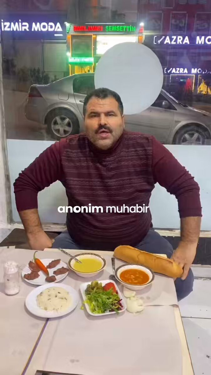 Bir işletme sahibi, iftar menüsünün fiyatını açıkladı: -Kuru fasülye -Pilav -Mercimek çorbası -Yeşillik -Çiğköfte -Su “Hepsi böyle 200 TL. Gerçekten bu menü hiç bir yerde yok.”