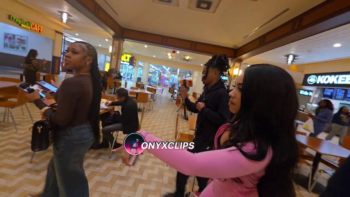 Summyah had to put her cameraman in CHECK after he was SLACKING on the job even though she paid him 200$ for 30 minuets worth of streaming💀 "im paying him damn near 200$ you better get right"😭