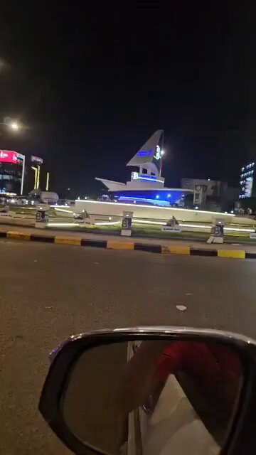 سؤال آخر الليل: أيهما أجمل : -جولة السفينة(دوار السفينة)،في عدن . -أم نافورة الحوثي في صنعاء. ======================== #السعودية #اليمن #صنعاء #عدن