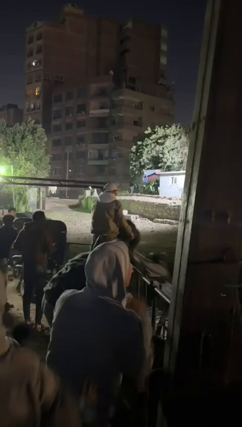 عاجل من #جزيرة_الوراق #الداخلية_بلطجية بيحتفلوا برمضان بتضييق الحصار على اخواتنا و الاعتداء عليهم .. الاشتباكات مستمره من ٤ ساعات ! انشروا في كل حته و اكتب كومنت ايه رايك في الداخلية ؟