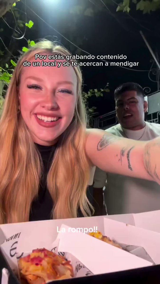 En Lomas de Zamora una influencer estaba haciendo publicidad para una local y pasó una familia fisura y le comieron todas las empanadas jajajjaj Los villeros arruinan todo.