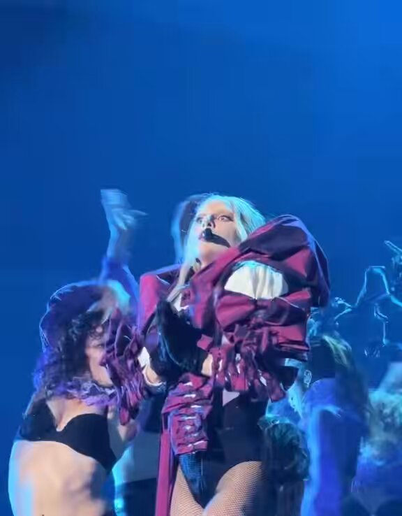 every time she performs applause her eyes reflect the artpop cocaine like muscle memory my god