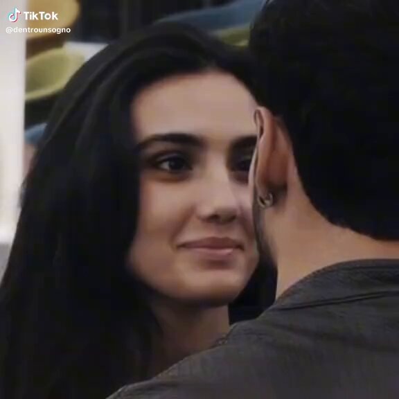 agora um casal com química