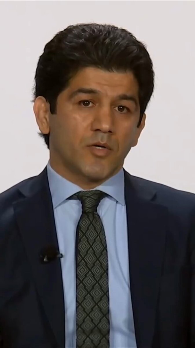 آقای سردار پاشایی، به عنوان یک فرد جمهوری‌خواه باید بهتون بگم این کاری که شما می‌کنید عین بی اخلاقی است! شما تریبون گرفتید که صدای مردم ایران باشید. اینکه من و شما و هرکسی در مورد سیستم پادشاهی چه نظری داریم، به هیچ وجه مرتبط به سوالی نیست که از شما پرسیده شد! شما توی دوربین نگاه کردید، دروغ گفتید، و صدای میلیون‌ها ایرانی، و هزاران نفر از کشته شدگان رو سانسور کردید. من صدها ویدیو از مناطق مختلف اراک در روزهای مختلف به دستم رسیده، که در بیشتر اونها شعار به نفع آقای پهلوی داده می‌شه! ویدیوهای سراسر کشور همین روند رو نشون می‌ده. ممکنه شما، من نوعی، یا هرکسی از این شعار‌ها خوشحال نباشه! اما کسی اجازه نداره در فضای رسانه‌ای خارج، صدای مردم شجاع داخل کشور، صدای جانباختگان‌مون رو سانسور کنه! با‌گفتن اینکه پادشاهی در ایران مساوی دیکتاتوری است، مردم ایران رو تحقیر نکنید. مردم ایران، در فردای آزادی ایران، به آزادی و دموکراسی خواهند رسید. حالا یا با فرمت جمهوری که مورد نظر شما و من است. و یا با فرمت پادشاهی مشروطه! این مردم بیشتر از هر ملتی برای دموکراسی و آزادی بها دادند، و وقتی به دستش بیارن بهتر از هر ملتی قدرش رو می‌دونند و ازش محافظت می‌کنند.