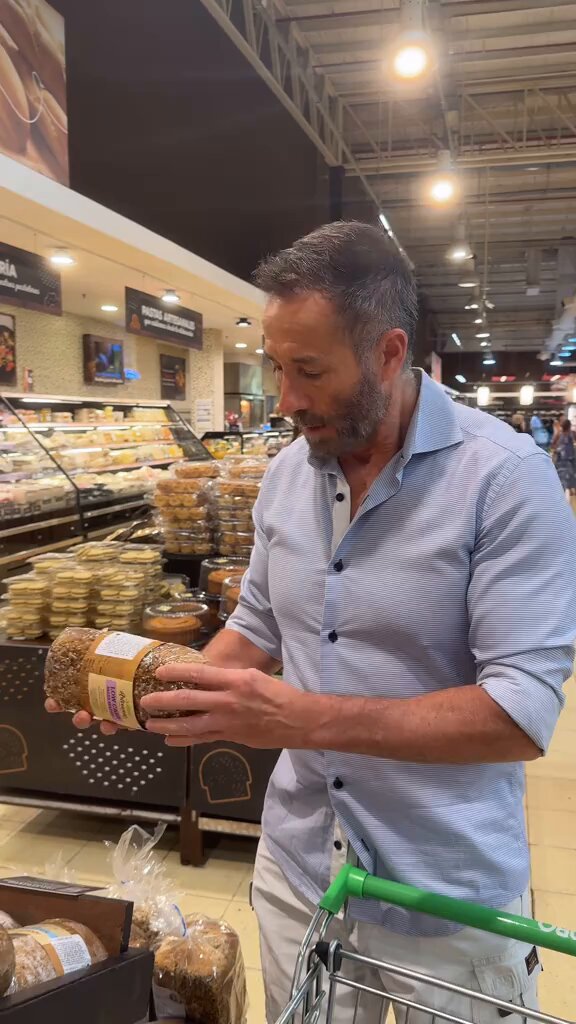 "En el súper, un pan 17 mil pesos" JAJAJAJAJJAJAJAJAJA, QUÉ PELOTUDOS SON LOS KUKITAS 💀