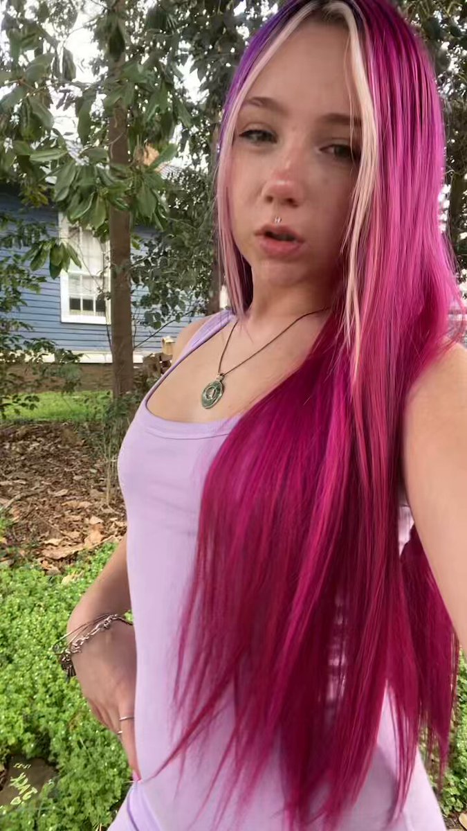 she outside:3