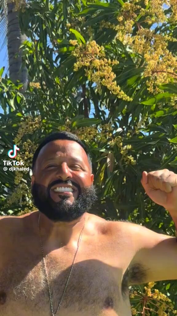 DJ Khaled used his song Staying Alive featuring Drake to show off his weight loss transformation in a new post 🫩