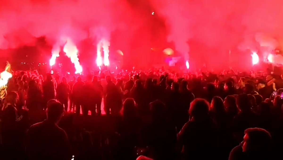 🚨BREAKING: Hundreds of nationalists are outside an Antifa bar tonight chanting revenge for Quentin France is about to erupt! 🇫🇷