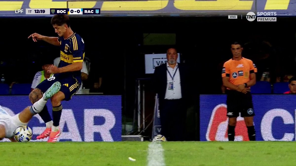 🔎La PATADA de Santiago Sosa a Tomás #Belmonte, fue amonestado. 👀Si veía la amarilla en un planchazo previo a #Cavani, pudo ser roja.