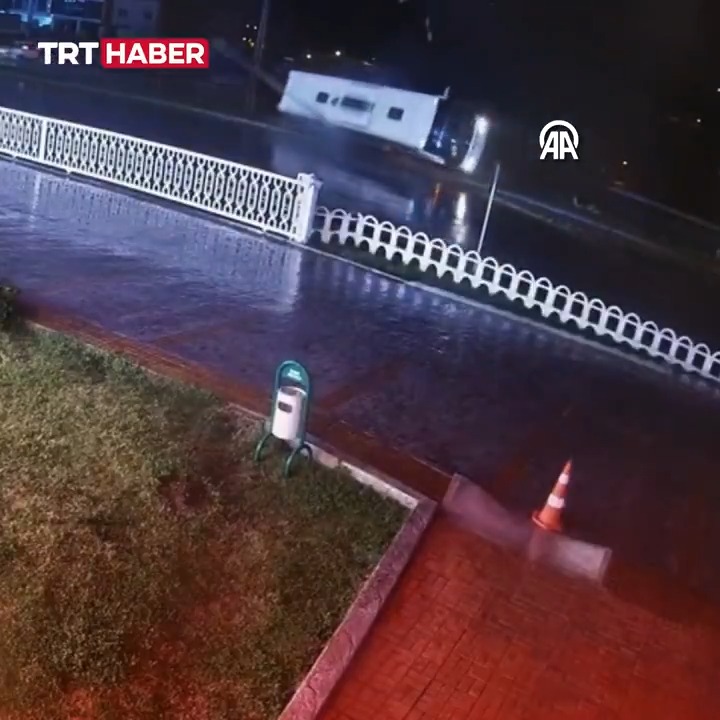 Samsun-Ankara kara yolunda yolcu otobüsünün devrilmesi sonucu 7 kişinin yaralandığı kazanın görüntüleri ortaya çıktı.