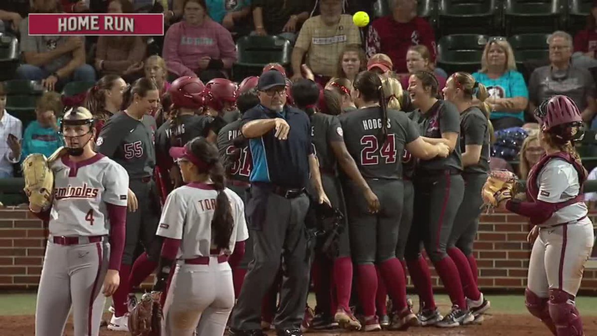 Three homers. Four runs. What an inning for Alabama 👏 #NCAASoftball x 🎥 ACCNX / Alabama Softball